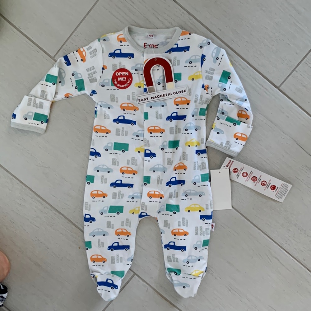 Easy = magnetic close brand new with tag